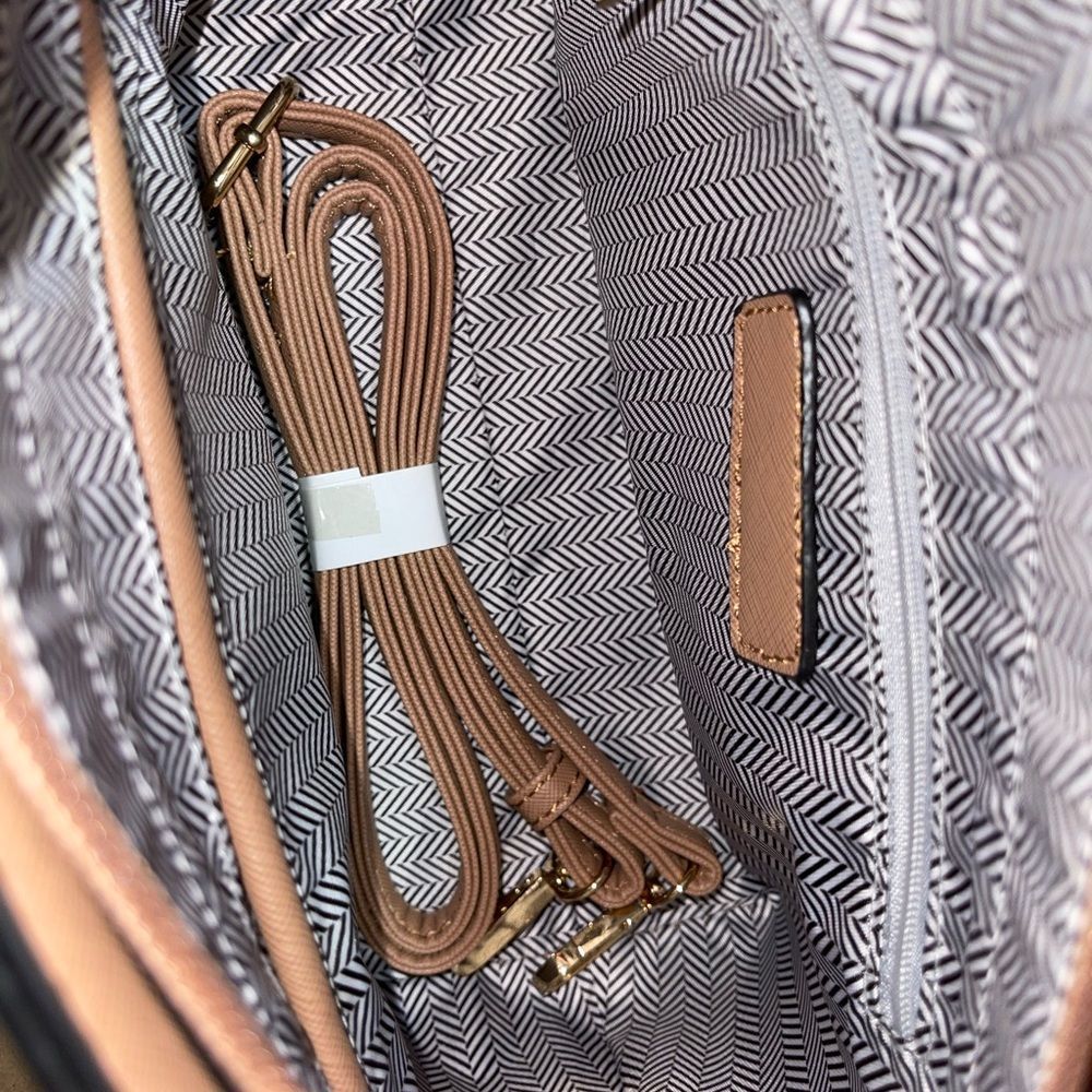 NWOT Elegant Woman’s Purse Bag​ - Picture 3 of 5